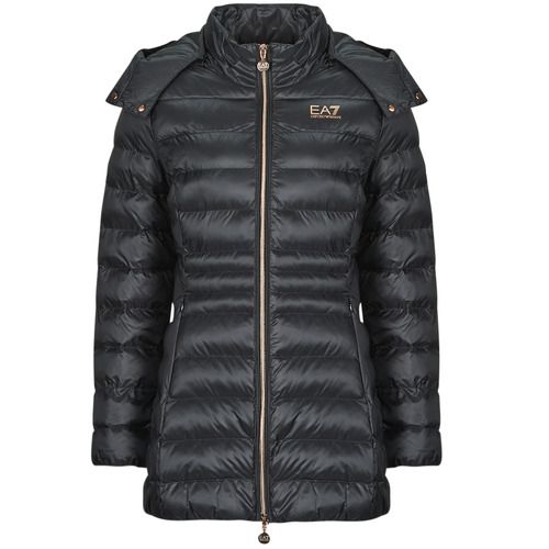 Piumino Donna Emporio Armani EA7 CORE LADY CABAN COAT Nero, elegante e versatile, ideale per l'inverno. Realizzato con materiali di alta qualità, offre calore e comfort senza rinunciare allo stile. Perfetto per ogni occasione, questo piumino è un must-have nel tuo guardaroba. Scopri la moda esclusiva di Emporio Armani EA7 e valorizza il tuo look con questo cappotto imbottito.
