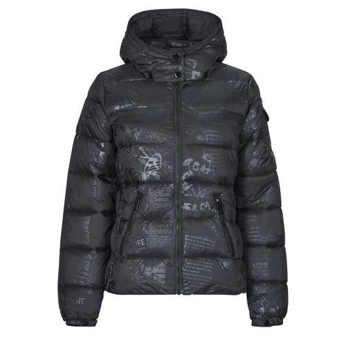 Piumino Donna Desigual PADDED DRAMMEN Nero, elegante e caldo, ideale per la stagione invernale. Realizzato con materiali di alta qualità, offre comfort e stile. Perfetto per outfit casual e raffinati, questo piumino è un must-have per ogni guardaroba. Scopri il look moderno e versatile di Desigual con il piumino PADDED DRAMMEN.