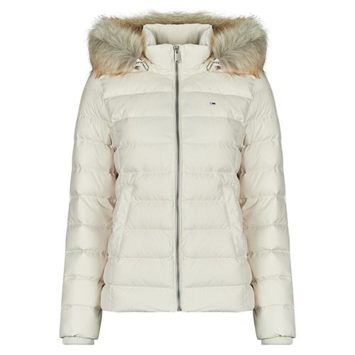 Piumino Donna Tommy Jeans TJW BASIC HOODED DOWN JACKET EXT Beige, elegante e caldo, ideale per l'inverno. Giacca invernale con cappuccio, oltre a offrire comfort e stile, è perfetta per ogni occasione. Acquista ora e scopri la qualità di Tommy Jeans!