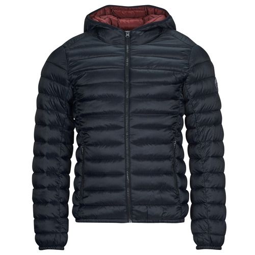 Piumino Uomo Teddy Smith BLIGHTER Blu, elegante e caldo, ideale per l'inverno. Realizzato con materiali di alta qualità, questo piumino offre comfort e stile. Perfetto per outfit casual e sportivi, il Teddy Smith BLIGHTER è un must-have per ogni guardaroba maschile.