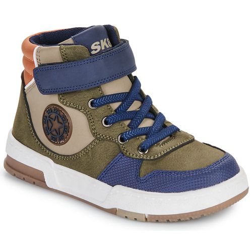 "Scarpe Bopy per bambini ragazzo modello IRONTON in colore kaki, perfette per ogni occasione. Realizzate con materiali di alta qualità per garantire comfort e stile, queste scarpe sono ideali per i piccoli avventurieri. Acquista ora le Bopy Scarpe bambino ragazzo IRONTON Kaki e assicurati un look alla moda."