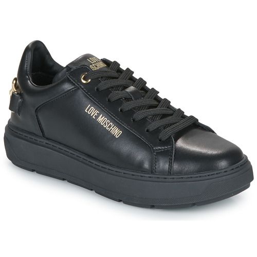 Sneakers basse Love Moschino LOVE CHAIN-STRAP SNEAKER in nero per donna, caratterizzate da un design elegante e moderno con dettagli distintivi. Ideali per il tempo libero e per un look alla moda, queste sneakers offrono comfort e stile, perfette per completare ogni outfit. Acquista ora le tue Love Moschino per esprimere la tua personalità con classe.