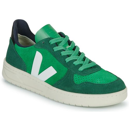 Sneakers basse Veja V-10 Verde Donna, eleganti e sostenibili, perfette per un look casual-chic. Realizzate con materiali eco-friendly, queste sneakers offrono comfort e stile per ogni occasione. Acquista ora la tua paio di sneakers Veja V-10 Verde e scopri il perfetto equilibrio tra moda e sostenibilità.