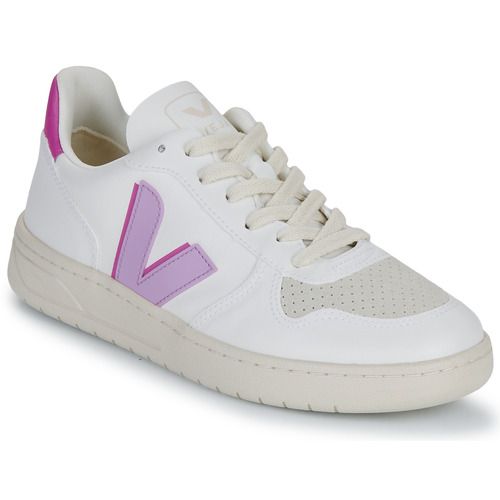 Sneakers basse Veja V-10 W Bianco per donna, realizzate in materiali sostenibili, con un design elegante e moderno. Queste scarpe sportive offrono comfort e stile, perfette per il casual quotidiano. Con dettagli distintivi e un look alla moda, le Veja V-10 W sono ideali per completare ogni outfit. Disponibili ora per chi cerca scarpe eco-friendly di alta qualità.