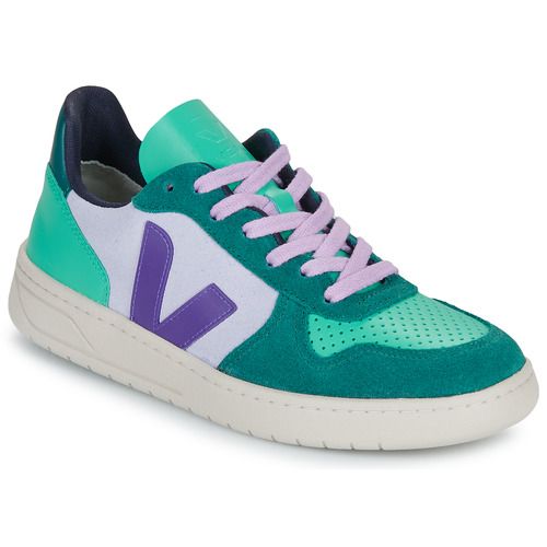 Sneakers basse Veja V-10 Verde Donna, eleganti e sostenibili, perfette per un look casual e moderno. Realizzate con materiali eco-friendly, queste scarpe offrono comfort e stile per ogni occasione. Ideali per chi cerca footwear alla moda e responsabile. Acquista ora le Veja V-10 Verde per un tocco di freschezza al tuo outfit!
