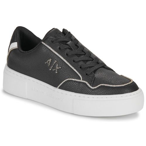 Sneakers basse nere da donna Armani Exchange XDX160, eleganti e alla moda, perfette per ogni occasione. Design contemporaneo e materiali di alta qualità per un comfort ottimale. Ideali per il tempo libero e l'uso quotidiano. Scarpe versatili e trendy per un look impeccabile.