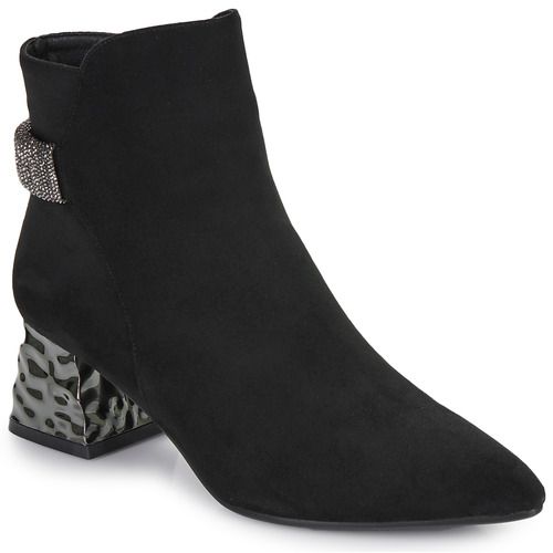 Stivaletti Nero Exé Shoes PILA per Donna - eleganti e versatili, ideali per outfit casual o formali. Design moderno con materiali di alta qualità, perfetti per ogni stagione. Comfort e stile uniti in un solo prodotto. Acquista ora e valorizza il tuo look!
