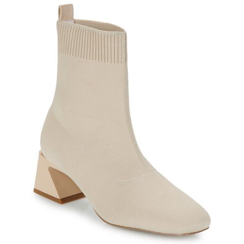 Stivaletti Beige Exé Shoes ROMA per Donna, eleganti e alla moda, perfetti per ogni occasione. Design raffinato e versatile, ideale per completare il tuo outfit. Acquista ora i tuoi stivaletti Exé Shoes per un look unico e chic!