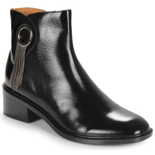 Stivaletti Mam'Zelle JULIUS Nero per donna, eleganti e versatili, ideali per ogni occasione. Realizzati in pelle di alta qualità, questi stivaletti offrono comfort e stile. Perfetti per completare il tuo outfit autunnale e invernale, sono un must-have nel tuo guardaroba. Acquista ora i stivaletti Mam'Zelle JULIUS per un look sofisticato e alla moda.