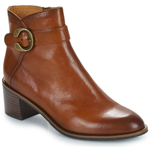 Stivaletti Marrone Mam'Zelle TIRIBA per Donna: eleganti stivaletti in pelle, ideali per ogni occasione. Con un design raffinato e comodi dettagli, questi stivaletti sono perfetti per completare il tuo outfit autunnale con stile. Scarpe trendy e versatili, adatte ad ogni look. Acquista ora per esaltare il tuo stile!