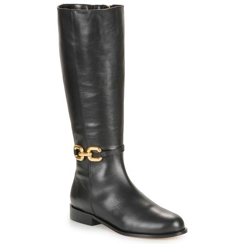 Stivali Donna Fericelli MAYOTTE Nero, eleganti e alla moda, realizzati in materiali di alta qualità per un comfort duraturo. Perfetti per ogni occasione, questi stivali neri si abbinano facilmente a outfit casual e formali. Acquista ora i Fericelli MAYOTTE per un look sofisticato e trendy.