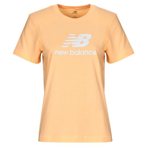 T-shirt New Balance LOGO JERSEY TEE rosa per donna, maniche corte, ideale per uno stile casual e sportivo. Realizzata in tessuto leggero e traspirante, questa T-shirt offre comfort e vestibilità perfetta per l'attività quotidiana. Perfetta per abbinare con jeans o leggings, un must-have nel guardaroba femminile.