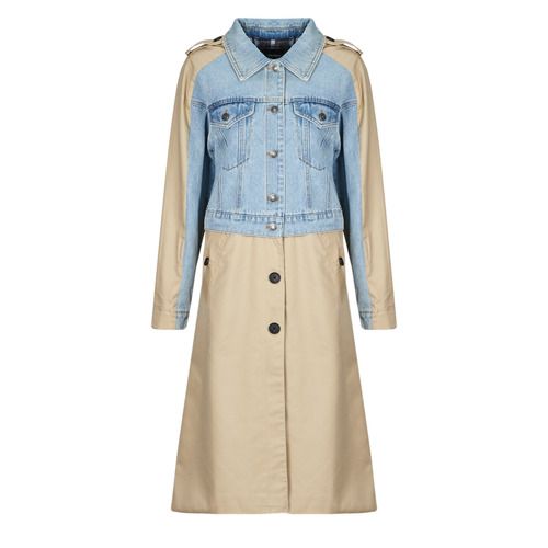 Trench Donna beige Desigual CHAQ RIGA, elegante e versatile, perfetto per ogni occasione. Realizzato in materiali di alta qualità, questo trench offre comfort e stile. Ideale per outfit casual e chic, aggiunge un tocco di classe al tuo guardaroba. Scopri la moda sostenibile con Desigual e completa il tuo look con il trench CHAQ RIGA.