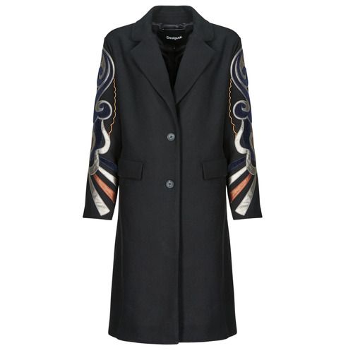 Cappotto Donna Desigual COAT CRACOVIA Nero, elegante e alla moda. Design chic con finiture sofisticate, ideale per l'inverno. Perfetto per outfit casual e formali, questo cappotto offre comfort e stile. Disponibile nel colore nero, è un must-have per la stagione fredda. Aggiungi un tocco sofisticato al tuo guardaroba con il cappotto Desigual COAT CRACOVIA.