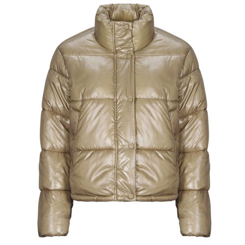 Piumino Only ONLSKY Beige Donna, ideale per l'inverno, con design elegante e moderno. Realizzato in materiali di alta qualità, offre calore e comfort. Perfetto per outfit casual e chic, ideale per ogni occasione. Acquista il piumino donna perfetto per il tuo guardaroba!
