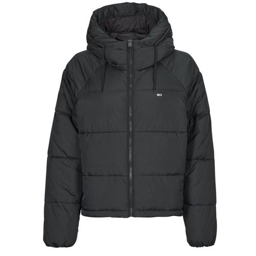 "Piumino Donna Tommy Jeans TJW ASPEN PUFFER EXT Nero, elegante e caldo, perfetto per l'inverno. Realizzato con materiali di alta qualità, offre comfort e stile. Ideale per look casual o sportivi, è un must-have nel guardaroba femminile. Disponibile in diverse taglie."