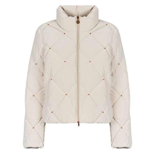 Piumino donna Emporio Armani EA7 WINTER BOMBER JACKET beige, elegante e caldo, ideale per la stagione invernale. Realizzato con materiali di alta qualità, offre comfort e stile. Scopri il fashion di alta gamma con questo bomber raffinato, perfetto per ogni occasione. Acquista ora e aggiungi un tocco di classe al tuo guardaroba invernale!