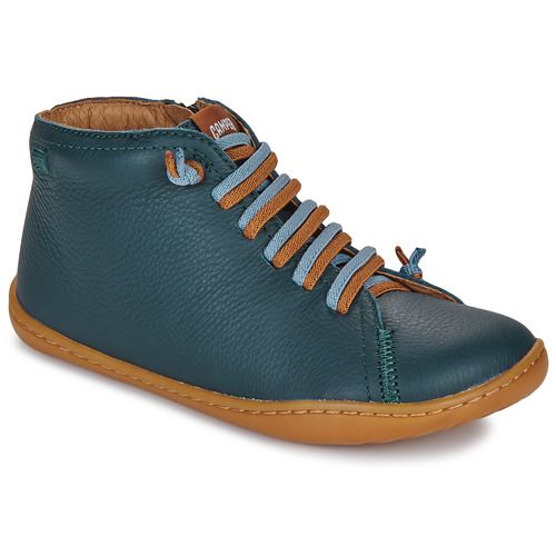 Scarpe bambino ragazzo Camper PEU CAMI Blu, modello casual e comodo, ideali per la vita di tutti i giorni. Realizzate con materiali di alta qualità, queste scarpe garantiscono comfort e resistenza. Design moderno e versatile, perfette per ogni occasione. Acquista ora per un look unico e alla moda per il tuo bambino!