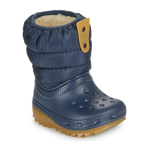 Scarpe da neve bambino ragazzo Crocs Classic Neo Puff Boot T Blu, ideali per mantenere i piedi caldi e asciutti durante l'inverno. Queste scarpe da neve sono perfette per attività all'aperto, grazie al design resistente e alla suola antiscivolo. Acquista ora le Crocs Classic Neo Puff Boot T Blu e garantisci comfort e stile al tuo bambino.