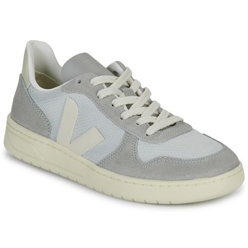 Sneakers basse Veja V-10 Grigio per donna, eleganti e comode, perfette per ogni occasione. Design trendy con dettagli distintivi, ideali per un look casual e alla moda. Acquista ora le migliori sneakers per completare il tuo outfit!