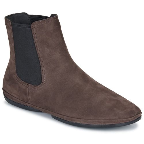 Stivaletti Camper ISLA Marrone per Donna, eleganti e versatili, realizzati in morbido materiale per una comodità duratura. Perfetti per ogni occasione, questi stivaletti sono ideali per un look casual-chic. Design contemporaneo e dettagli raffinati per completare il tuo outfit con stile. Acquista ora i tuoi stivaletti Camper ISLA Marrone per un tocco di classe e comfort.