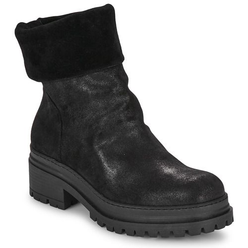 Stivaletti Donna Casta ZYND in nero, eleganti e versatili, ideali per ogni occasione. Realizzati con materiali di alta qualità, questi stivaletti offrono comfort e stile. Perfetti per completare il tuo outfit autunnale e invernale, offrono un'ottima aderenza. Acquista ora i tuoi Casta ZYND Nero Stivaletti Donna e aggiungi un tocco di classe al tuo guardaroba!