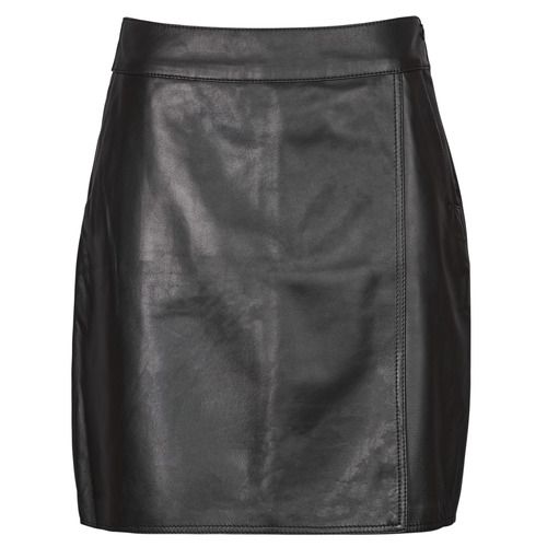 Gonna corta Donna Oakwood AMELLE in nero, con design elegante e moderno, ideale per outfit casual e sofisticati. Perfetta per ogni occasione, questa gonna valorizza la silhouette femminile. Acquista ora la Oakwood AMELLE Nero per un look alla moda e senza tempo.