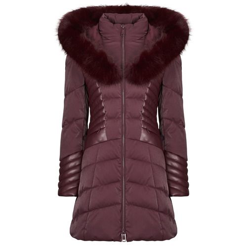 Piumino Donna Guess NEW OXANA JACKET Bordeaux, elegante giacca invernale con design alla moda, perfetta per le donne che amano unire stile e comfort. Realizzato con materiali di alta qualità, questo piumino offre calore e leggerezza. Ideale per le giornate fredde, da indossare sia per occasioni informali che per eventi più eleganti. Una scelta indispensabile per il tuo guardaroba invernale.