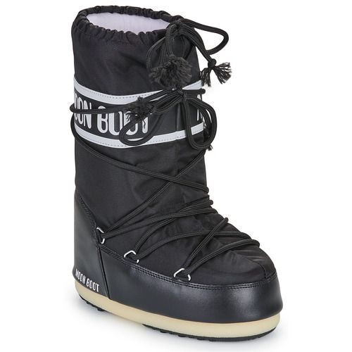 Scarpe da neve bambino ragazzo Moon Boot MB ICON NYLON nero, ideali per affrontare l'inverno. Queste scarpe offrono comfort e stile, perfette per attività sulla neve e per tenere i piedi caldi. Design moderno e materiali di alta qualità, perfette per sciare, giocare sulla neve o semplicemente passeggiare. Disponibili nella colorazione nera, queste Moon Boot sono un must-have per tutti i giovani avventurieri.