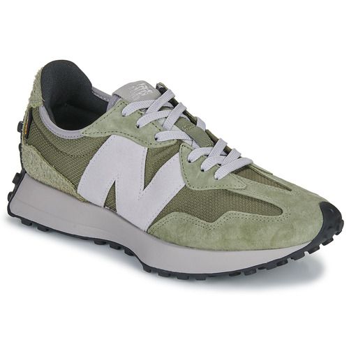 Sneakers uomo New Balance 327 Kaki, design moderno e versatile, perfette per ogni occasione. Comfort e stile uniti in un'unica scarpa, con dettagli unici e suola resistente. Ideali per gli amanti delle sneakers e delle tendenze attuali. Acquista ora le New Balance 327 Kaki e aggiungi un tocco di classe al tuo guardaroba!