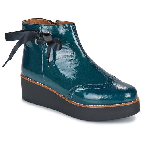 Stivaletti donna Fericelli JANDICI in verde, realizzati con materiali di alta qualità. Design elegante e trendy, ideali per affrontare la stagione invernale con stile. Perfetti per outfit casual e formali, questi stivaletti sono un must-have nel guardaroba femminile. Combina comfort e moda con Fericelli JANDICI.