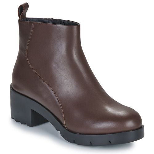 Stivaletti Camper WANDA Marrone per Donna, eleganti e versatili, perfetti per ogni occasione. Realizzati in pelle di alta qualità, offrono comfort e stile. Ideali per completare qualsiasi outfit, facilmente abbinate a jeans o abiti. Scopri il tuo nuovo paio di stivaletti Camper WANDA oggi stesso!
