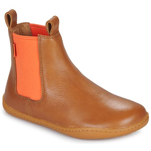 Stivaletti bambino ragazzo PEU CAMI Marrone di Camper, realizzati in morbido materiale per comfort e resistenza. Design alla moda ideale per l'uso quotidiano. Perfetti per bambini attivi, garantiscono uno stile senza tempo. Acquista ora i migliori stivaletti per ragazzi Camper!