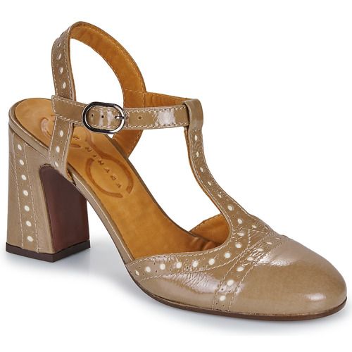 Ballerine Donna Chie Mihara MIRA Beige, eleganti e alla moda, perfette per ogni occasione. Scarpe comode e versatili, ideali per il tempo libero e l'uso quotidiano. Design raffinato e dettagli curati per uno stile chic e sofisticato.
