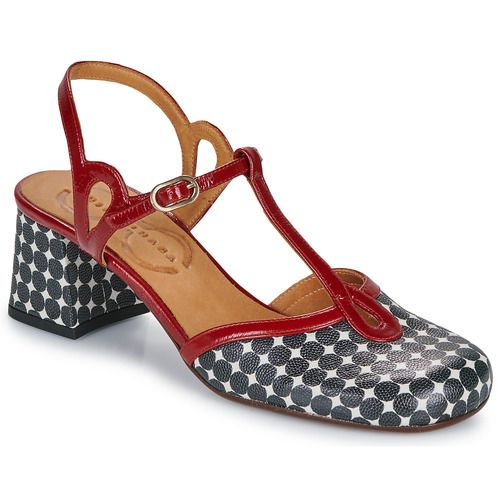 Ballerine Chie Mihara MODAY in colore nero per donna, eleganti e comode, ideali per ogni occasione. Design raffinato e materiali di alta qualità, perfette per un look chic e alla moda. Acquista ora le ballerine MODAY per completare il tuo outfit con stile.