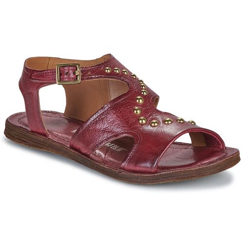 Sandali donna Airstep / A.S.98 RAMOS STUD in color Bordeaux, realizzati con materiali di alta qualità. Design elegante e alla moda, perfetti per ogni occasione estiva. Ideali per un look trendy e sofisticato, con dettagli unici per un confort ottimale. Scopri il tuo stile con i sandali RAMOS STUD.