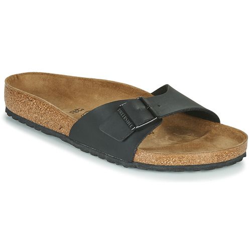 Ciabatta Uomo Birkenstock MADRID in Nero, ideale per comfort e stile. Perfette per l'uso quotidiano, queste ciabatte offrono supporto ottimale con il loro design ergonomico. Scopri il perfetto equilibrio tra moda e funzionalità con le Birkenstock MADRID, un must-have per ogni guardaroba maschile.
