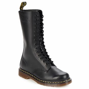 Stivaletti Uomo Dr. Martens 1914 BLACK SMOOTH in Nero, eleganti e versatili, perfetti per ogni occasione. Realizzati con materiali di alta qualità, offrono stile e comfort per un look urbano e alla moda. Ideali per l'inverno, questi stivaletti sono un must-have nel guardaroba maschile. Acquista ora e completa il tuo outfit con i Dr. Martens 1914.