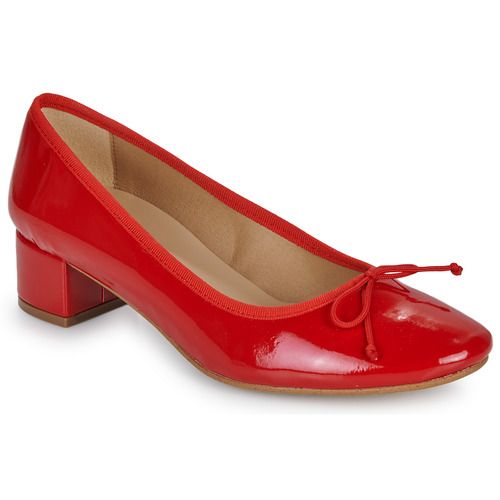 Ballerine Donna Betty London HANNA in pelle nera con una delicata finitura lucida, ideali per ogni occasione. Design elegante e confortevole, perfette per completare il tuo outfit con stile. Scarpe versatili per la stagione primaverile ed estiva, adatte per il lavoro e il tempo libero. Disponibili in diverse taglie, un must-have nel tuo guardaroba.