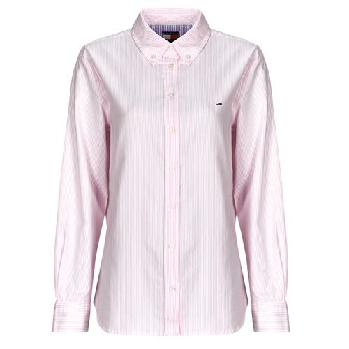 Camicia Donna Tommy Jeans TJW REG OXFORD SHIRT, elegante camicia in cotone con colletto classico e maniche lunghe, ideale per look casual e raffinati. Disponibile in diverse taglie, perfetta per ogni occasione. Acquista ora per un tocco di stile urbano nel tuo guardaroba.