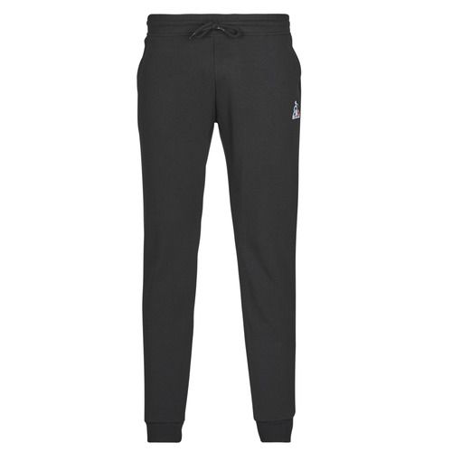 Pantaloni Sportivi Uomo Le Coq Sportif ESS PANT REGULAR N°1 M Nero, pratici e stylish, ideali per allenamenti e attività sportive. Realizzati con materiali di alta qualità, offrono comfort e libertà di movimento. Perfetti per un look sportivo e casual, questi pantaloni sono un must-have per ogni guardaroba attivo. Scopri il comfort e lo stile della collezione Le Coq Sportif.