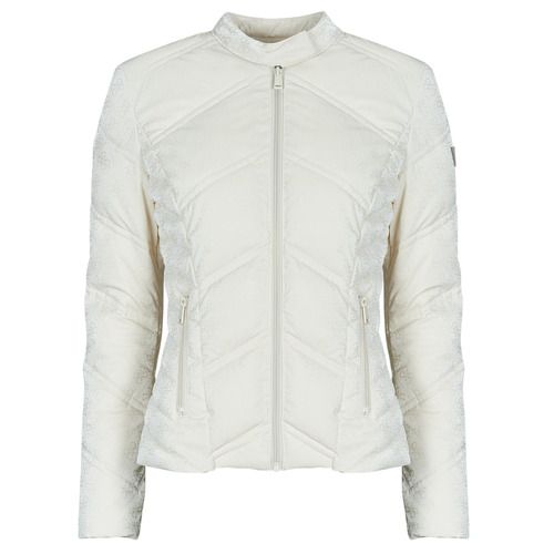Piumino Donna Guess NEW VONA, leggero e caldo, ideale per l'inverno. Design elegante con dettagli raffinati, disponibile in diverse taglie. Perfetto per uno stile alla moda e pratico. Acquista ora il tuo piumino Guess NEW VONA e scopri il comfort e la qualità di un marchio di tendenza.