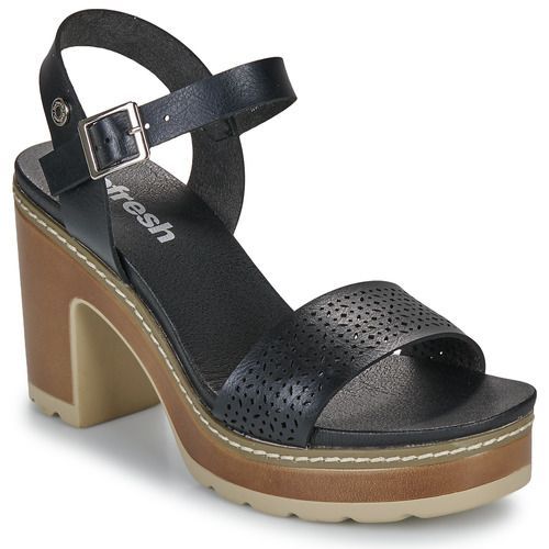 Sandali Donna Refresh 170777 eleganti e comodi, disponibili in colore versatile, perfetti per la stagione estiva. Realizzati con materiali di alta qualità per garantire durata e comfort, questi sandali sono ideali per ogni occasione, dalle passeggiate quotidiane alle occasioni speciali. Scopri il comfort e lo stile dei Sandali Refresh 170777 per un look alla moda.