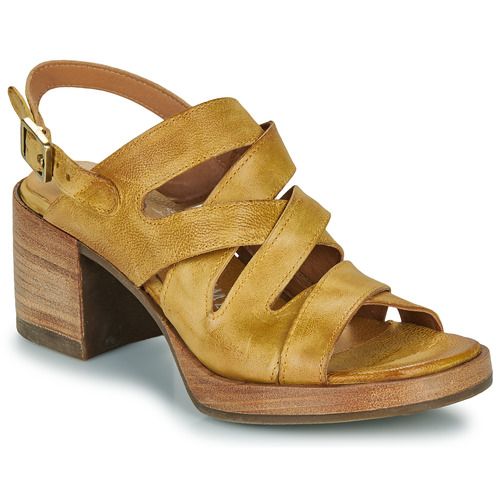 Sandali Airstep / A.S.98 ALCHA BRIDE Giallo per donna, caratterizzati da un design elegante e alla moda. Realizzati con materiali di alta qualità, questi sandali offrono comfort e stile per ogni occasione estiva. Perfetti per outfit casual o per una serata elegante, sono un must-have nel guardaroba femminile. Acquista ora i tuoi sandali ALCHA BRIDE gialli e aggiungi un tocco di colore al tuo look!