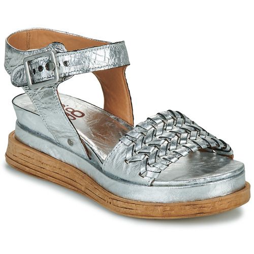 Sandali Airstep / A.S.98 LAGOS SANDALS Argento per donna, eleganti e alla moda, ideali per l'estate. Realizzati in materiale di alta qualità, questi sandali offrono comfort e stile, perfetti per ogni occasione. Il design moderno e il colore argento brillante li rendono un must-have per il tuo guardaroba. Acquista ora per un look distintivo e sofisticato!