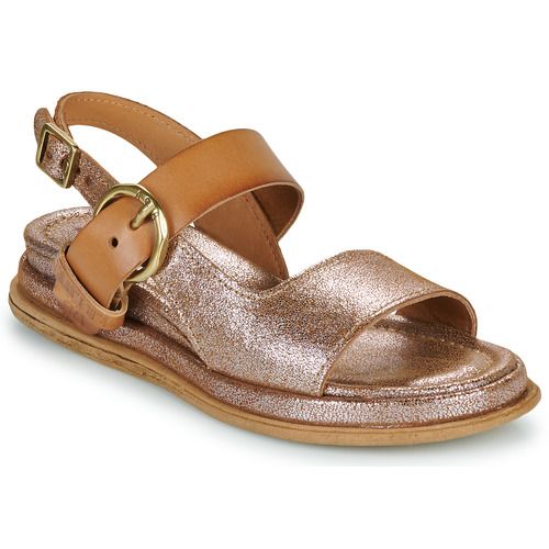 Sandali da donna Airstep / A.S.98 SPOON SANDALS, caratterizzati da un design elegante e moderno, realizzati in pelle di alta qualità. Questi sandali sono perfetti per l'estate, offrendo comfort e stile, ideali per ogni occasione. Con una suola robusta e dettagli unici, i sandali SPOON sono un must-have per il guardaroba femminile. Scopri il tuo nuovo paio di sandali Airstep per un look alla moda e confortevole.
