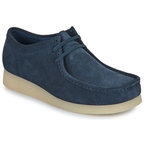 Scarpe uomo Clarks WALLABEE EVO Blu Derby, eleganti e confortevoli, perfette per ogni occasione. Design moderno e versatilità per un look raffinato. Ideali per il tempo libero e l'uso quotidiano. Disponibili ora online.