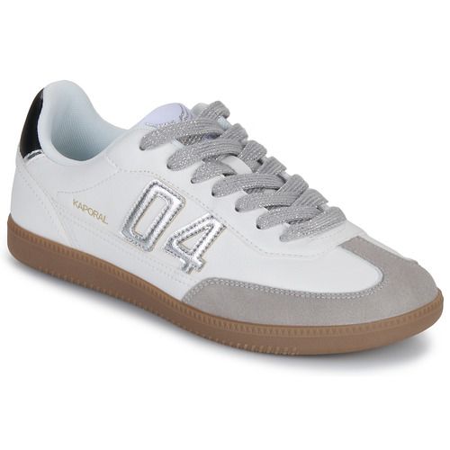 Sneakers basse Kaporal TANINA Bianco per donna, eleganti e versatili, perfette per ogni occasione. Realizzate in materiali di alta qualità, queste scarpe offrono comfort e stile. Ideali per un look casual-chic, un must-have nel tuo guardaroba. Scopri la comodità e il design unico delle sneakers Kaporal TANINA Bianco, perfette da abbinare a qualsiasi outfit.