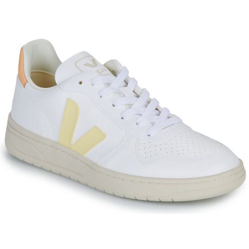 Sneakers basse Veja V-10 Bianco Donna, eleganti e trendy, perfette per un look casual-chic. Realizzate con materiali sostenibili, queste scarpe offrono comfort e stile per ogni occasione. Acquista ora le tue Veja V-10 per un tocco di moda eco-friendly!