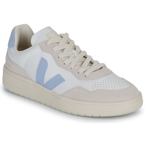 Sneakers basse Veja V-90 Bianco per donna, eleganti e versatili, ideali per ogni outfit. Comfort e stile uniti in un design contemporaneo, perfette per la stagione fashion. Scopri il tuo nuovo must-have per un look casual e alla moda.